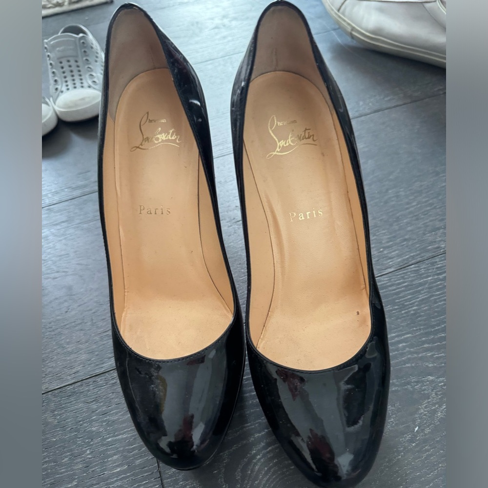 Christian Louboutin Shiny Black Pumps